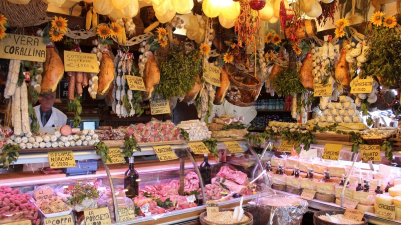 vitrine-ST MARTIN VESUBIE-min_norcia_butchery_cold_cuts-342231